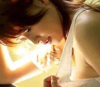 男催乳师给我通乳，小奶尖儿都挺立起来了，小勇和老师的小说