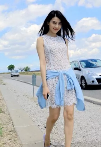 眼看着女朋友被灌满浓精不许流出来