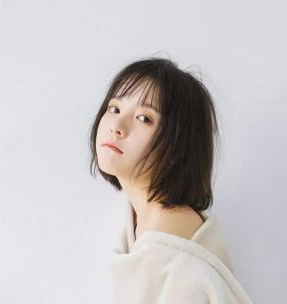 下面都已经湿成这样 男生太大了进去时什么感觉