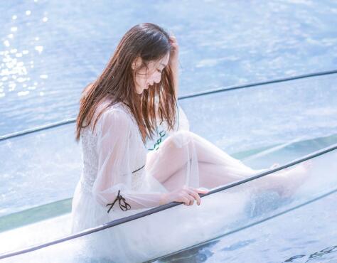 我的校花姐姐好性感 校花好风骚把我按在床上