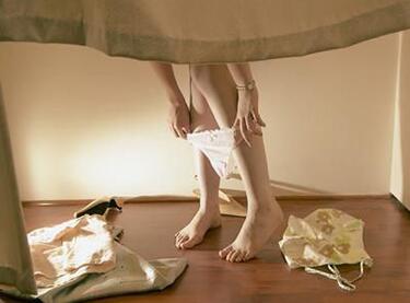 大根，粗而大 嫂子半夜来小叔子的房间,是不是想被小叔子干个痛快啊?”