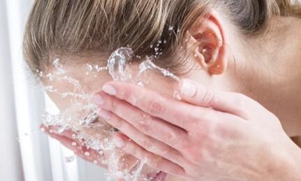 洗面奶和洁面乳的区别 洗面奶和洁面乳可以一起用吗 