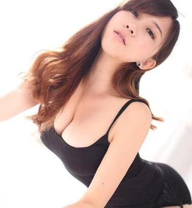 饥渴的四十岁寡妇 她主动向我诉说心中的寂寞