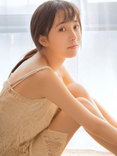 不要在公车上太深了 美女校花把我夹得好爽