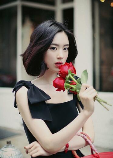  男朋友喜欢让我在桌子上帮他 和男友第一次见面就给啪啪