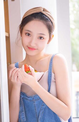 早上起来把女朋友要了|学校男生每到中午就玩我胸