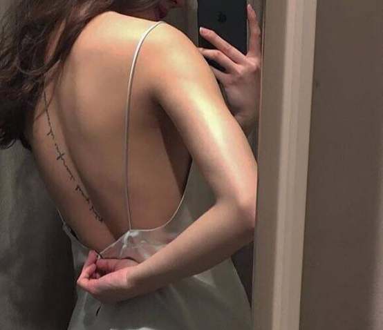 史密斯的手指在马婷婷身体里滑动 好湿热花径 舌尖探进紧致的