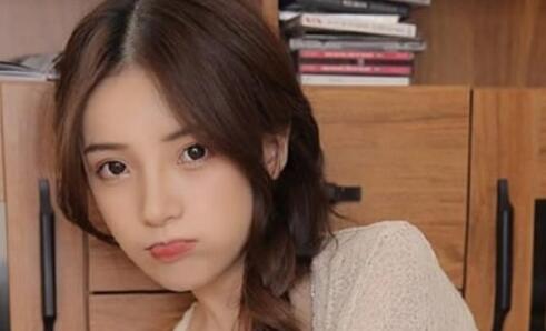 抵住她的腰释放精华 男朋友几个朋友一起上我