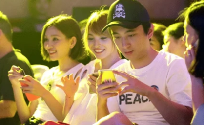 王思聪点赞自己财产被冻结的动态 自己都点赞问题肯定不大