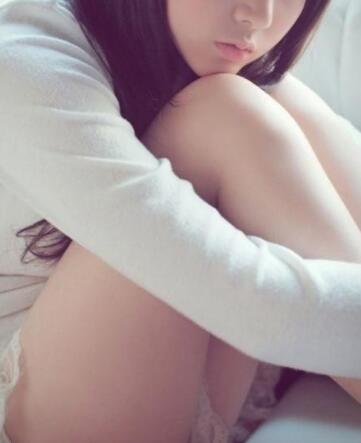 男友把头埋在我腿中间，李芬当时就羞到不行