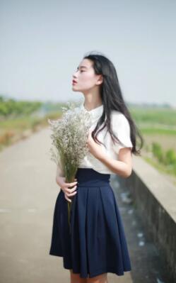 这里硬了乖过来舔一下~被吃奶跟添下面特舒服