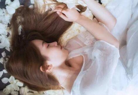 一女被两男吸奶的小说 唔轻点 太大了啊 好胀