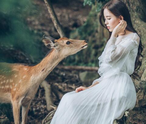 水泥工老头把校花腿架到肩膀上猛烈冲刺_小乖再来一次