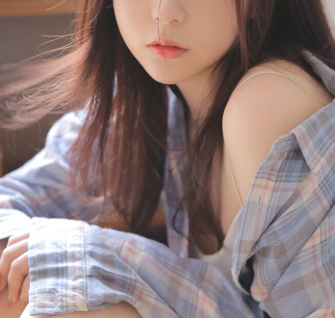 芳芳点点头,老刘这才松开，芳芳张秀琴第六章