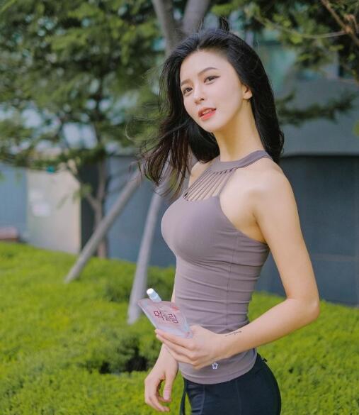 约了个熟妇女不让戴套|他说蹭蹭但突然进去了