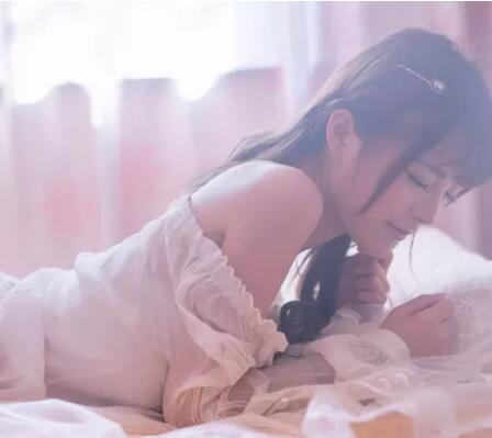 美女张开双腿让男生桶 把腿张开惩罚调教玩弄