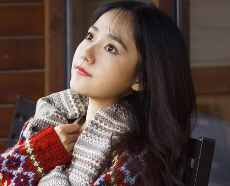 朋友开车我和她在车后面 抵在墙上走一步顶得更深了