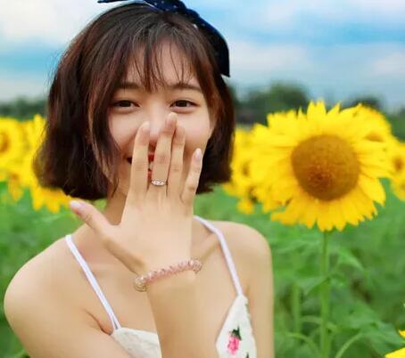 长途车上和阳生人发性关系 大叔那东西硬邦邦