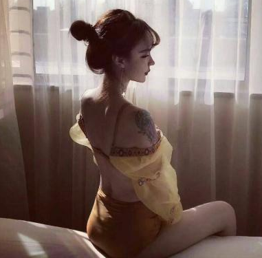 你的哪里太大了我要被撑裂了 下面一整天都塞着震动