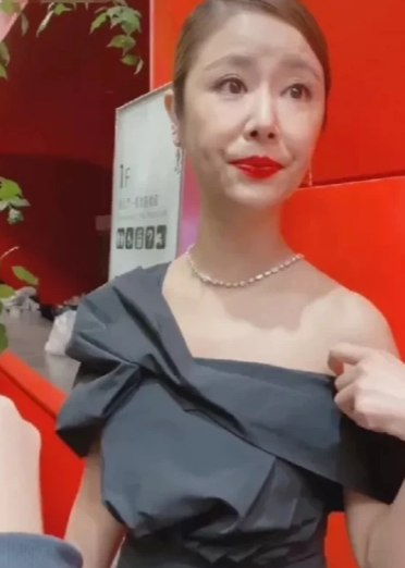 少女感果然是美颜出来的 生图下的林心如脸部松弛