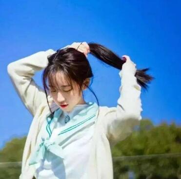 吃女朋友胸正确方法|将她抵在厨房上进入