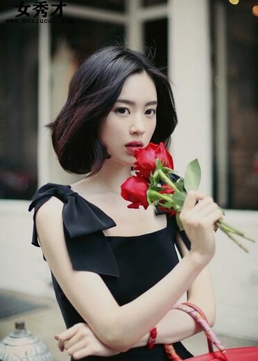 我是学校最贱的校花1 粗壮的庞然大物疯撞花心