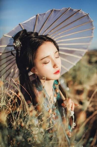 扶着龙根停了进去|跪趴承受粗大撞击bl|不由自主的扭动着身躯