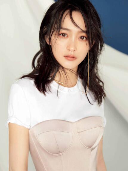  熟妇迷人翘臀蜜汁横流 让我边吸乳汁边嘿嘿插插