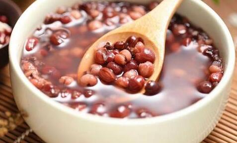 减肥期间可以吃什么？红豆薏米粥可不可以帮助我们减肥？