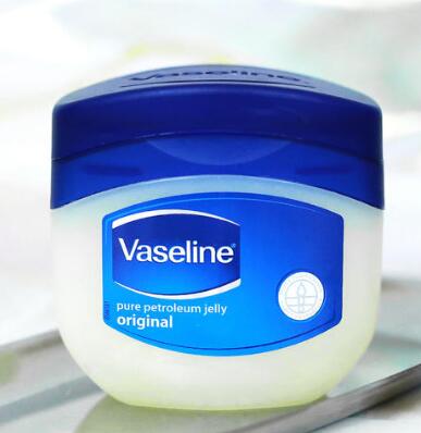 凡士林晶冻是什么 凡士林润唇膏和晶冻有什么区别