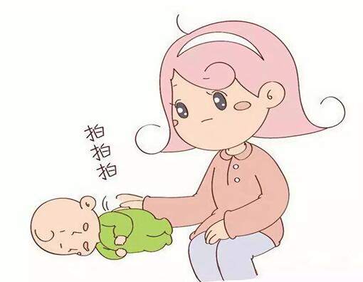 呛奶的问题不容小觑，新生儿呛奶怎么办