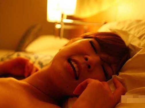 第一次做羞羞的事情描述：章小贝初次开光,还没进去就谢了