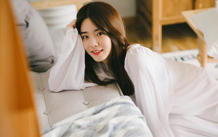 男朋友和他的好兄弟一起上我 把奶尖儿送到嘴边帮我吸