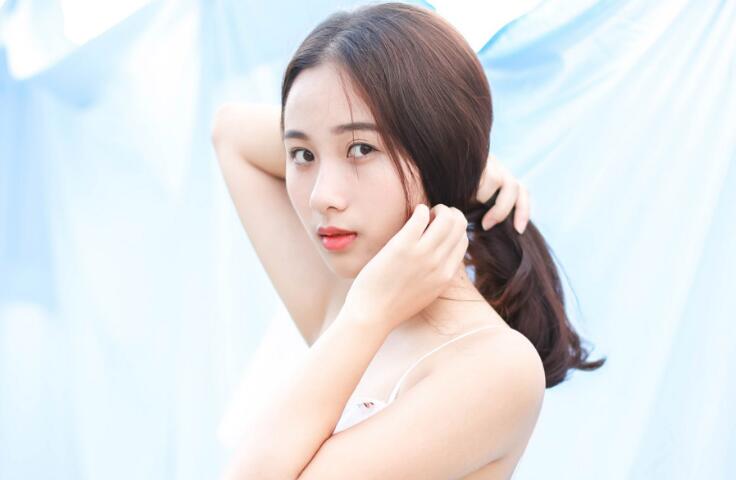 啊太大了进不去的啊他一挺腰 扶着龙根停了进去