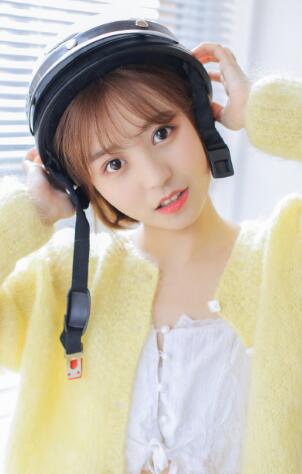 公主把腿伸大点我要进去&柳如烟缓缓转过身去，将翘臀高高抬起