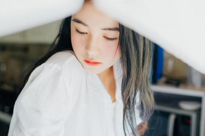 我是学校最贱的校花1 开着水的水管塞进了我下面