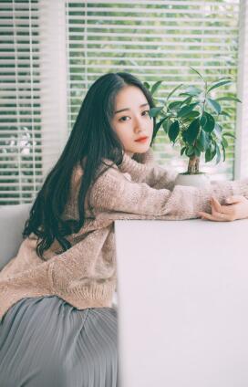 他说蹭蹭但突然进去了|一把抓住女友纤细的瘦腰 用力地顶向女友