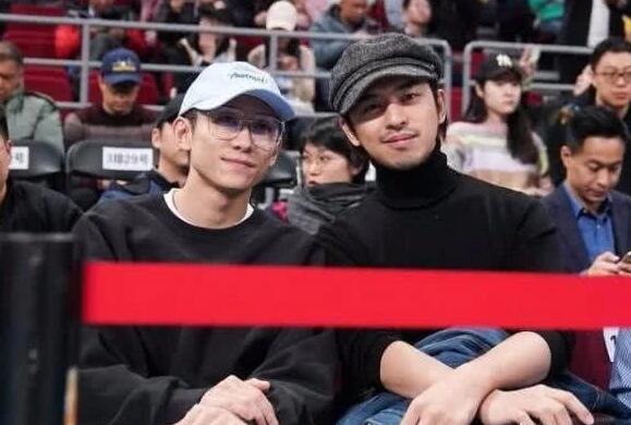 张一山观战CBA是怎么回事？这样的明星现场看球要买票吗?