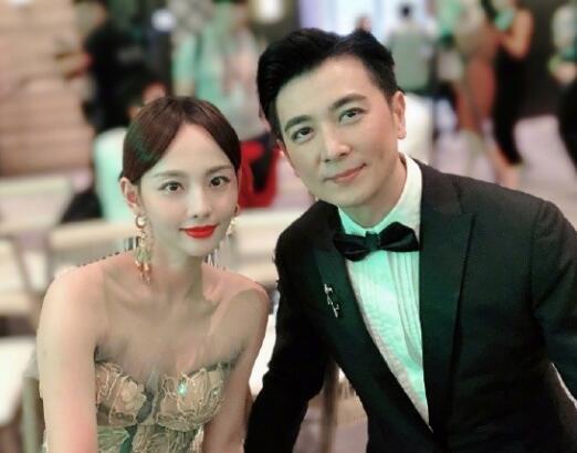 张嘉倪保剑锋合影引回忆杀 紫菱和楚濂十二年又同框