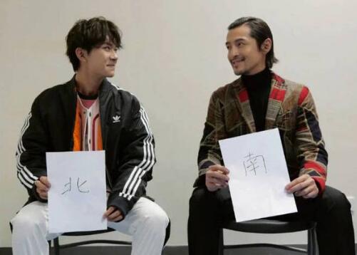 胡歌千玺南北同框怎么回事?胡歌与易烊千玺合照对视灿笑