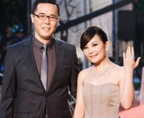 梁静茹正式离婚 梁静茹前夫新恋情曝光