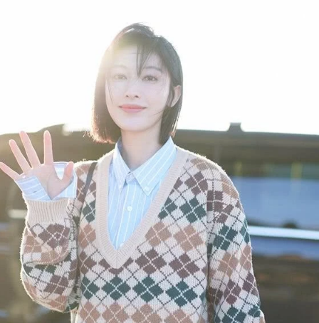 张俪街拍穿搭 叠穿着实简单好看 谁穿谁时髦