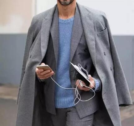 灰色衣服适合什么肤色的人穿 灰色衣服怎么搭配好看