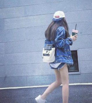 老汉挺入校花 在教室深深挺进校花花蕊里