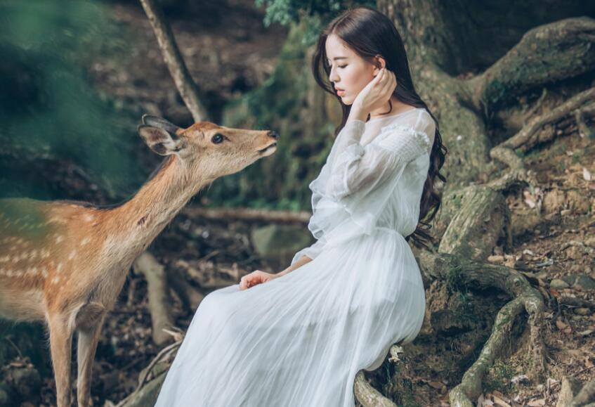 小东西今天别想下床了~口述好大好硬满满的（李悦）