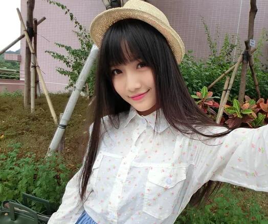 柳如烟贝齿紧咬嘴唇，缓缓闭上双眼&小奶尖儿都挺立起来了