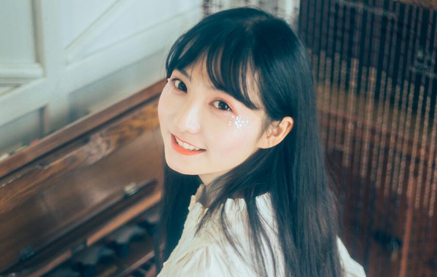 想到表叔那惊人的部位 越来越难受 宝贝儿你都湿透了还说不要