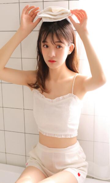 娇吼低喘硬挺|这样刺激的画面看在秦柔眼里，她早已经湿身了