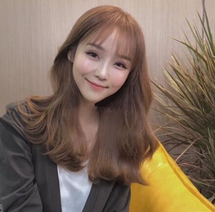 女生头顶头发塌塌的 再好看的发型都是白搭