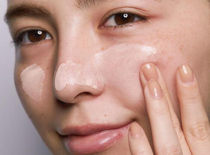 毛孔隐形化妆术的画法步骤是怎样的 毛孔隐形化妆术的化妆步骤